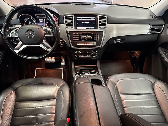 Mercedes-Benz ML350 17 of 26