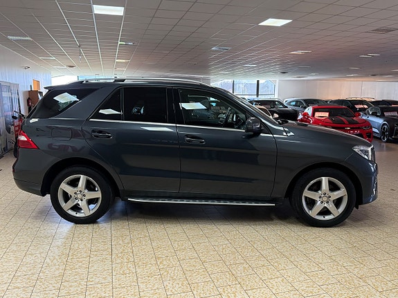 Mercedes-Benz ML350 8 of 26