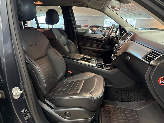 Mercedes-Benz ML350 19 of 26