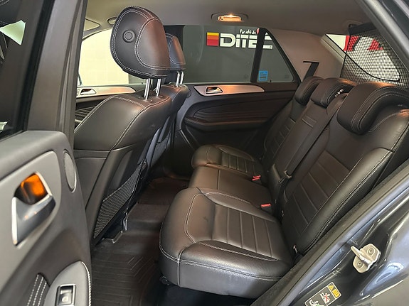 Mercedes-Benz ML350 16 of 26