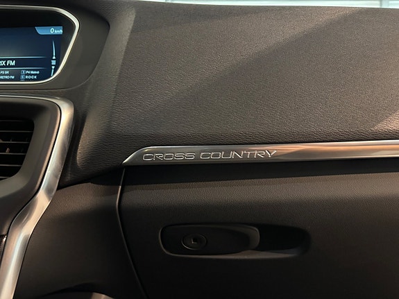 Volvo V40 Cross Country 7 of 12