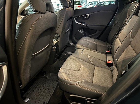 Volvo V40 Cross Country 11 of 12