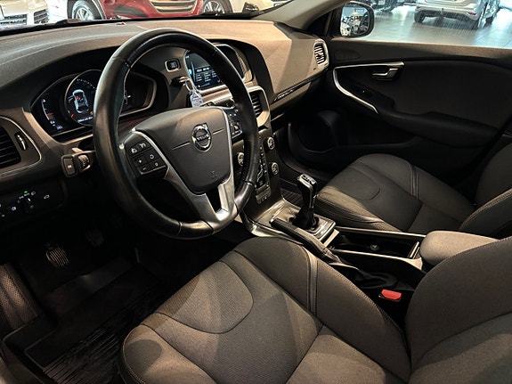 Volvo V40 Cross Country 5 of 12