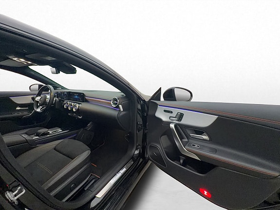 Mercedes-Benz CLA250 11 of 30