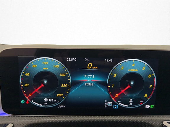 Mercedes-Benz CLA250 17 of 30