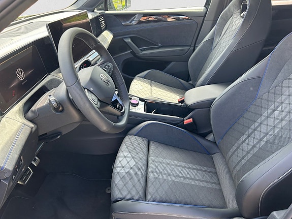 Volkswagen Tiguan 3 of 9