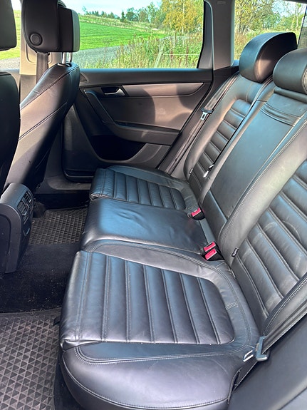 Volkswagen Passat 8 of 11