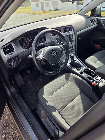 Volkswagen Golf VII 8 of 9