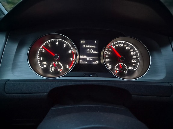 Volkswagen Golf VII 9 of 9