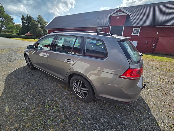Volkswagen Golf VII 4 of 9