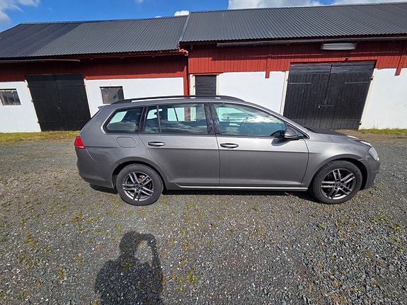 Volkswagen Golf VII 3 of 9