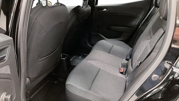 Renault Clio 11 of 12