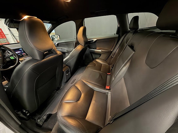 Volvo XC60 11 of 18