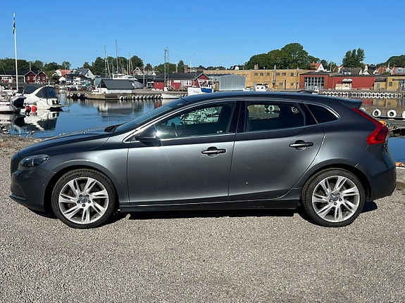 Volvo V40 4 of 25