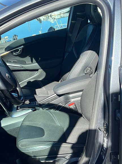Volvo V40 12 of 25