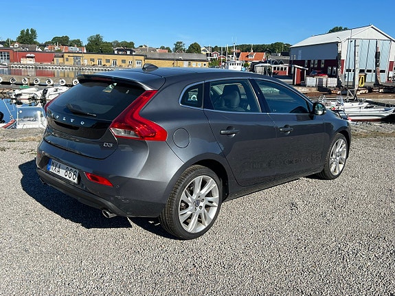 Volvo V40 18 of 25