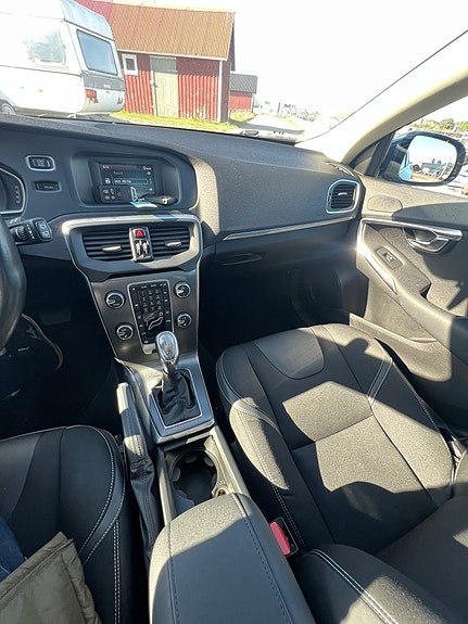 Volvo V40 17 of 25