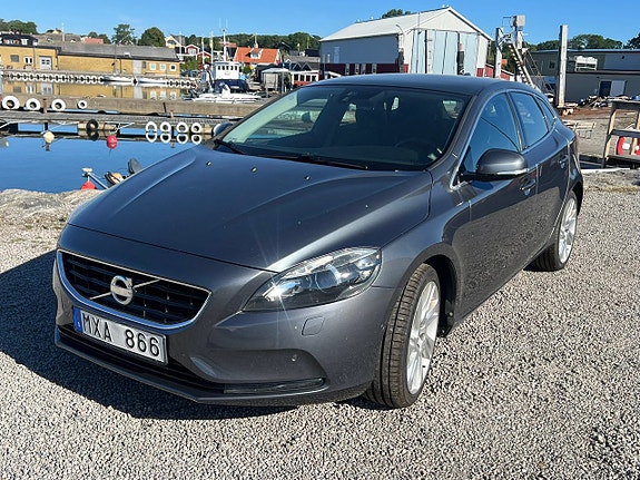 Volvo V40 2 of 25