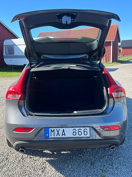 Volvo V40 8 of 25