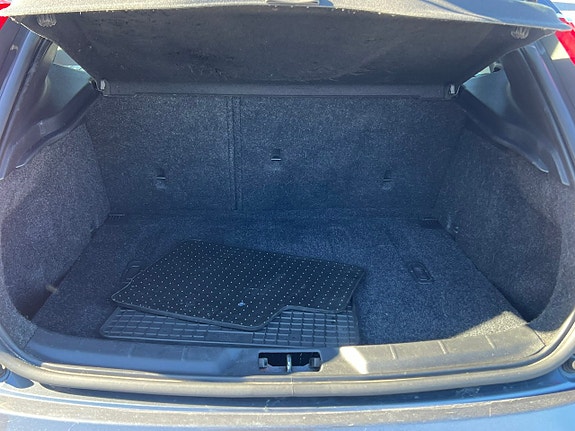 Volvo V40 9 of 25