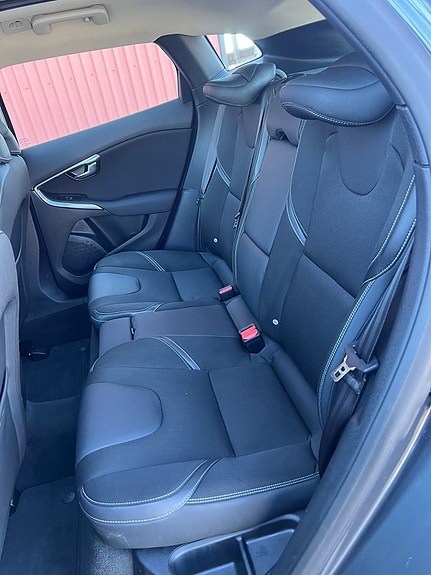 Volvo V40 25 of 25