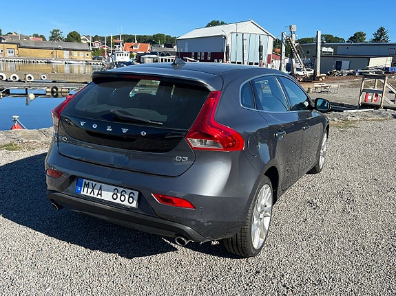 Volvo V40 19 of 25