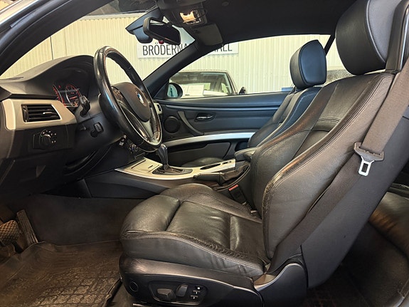 BMW 330d 6 of 14