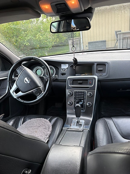 Volvo V60 3 of 5
