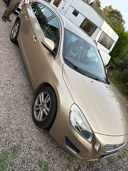 Volvo V60 4 of 5