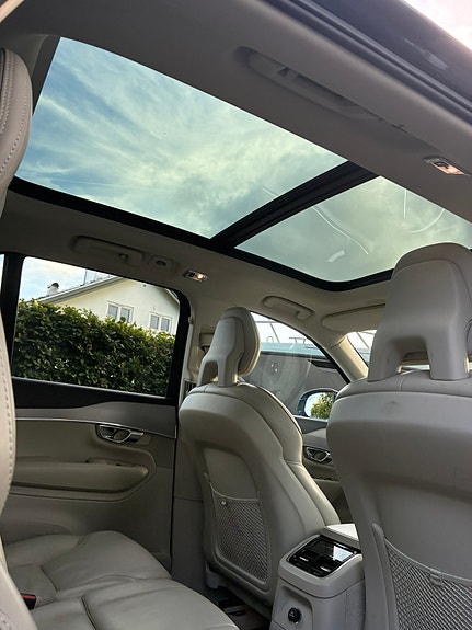 Volvo XC90 5 of 15