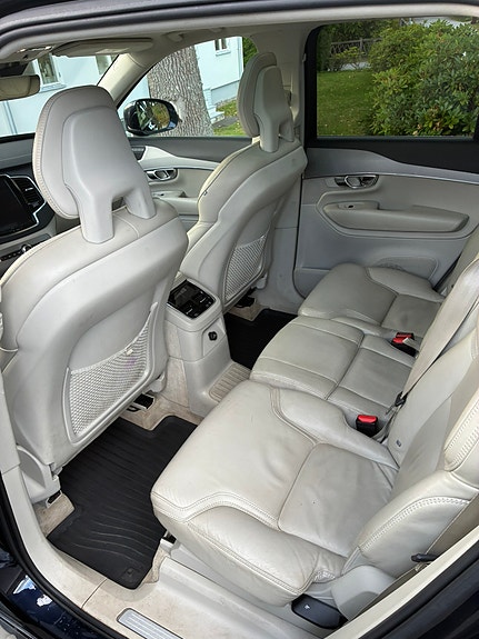 Volvo XC90 10 of 15