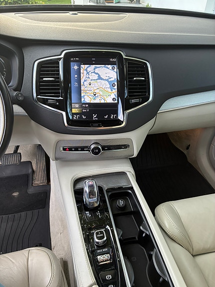 Volvo XC90 8 of 15