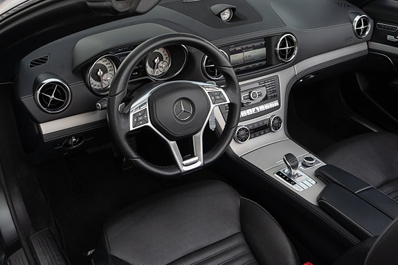 Mercedes-Benz SL500 15 of 30