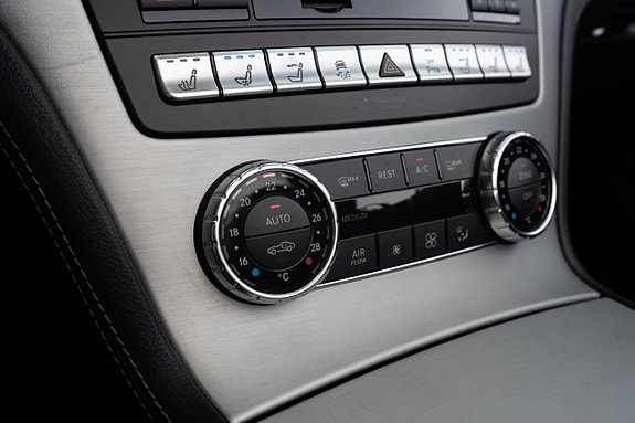 Mercedes-Benz SL500 23 of 30