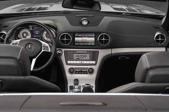 Mercedes-Benz SL500 20 of 30