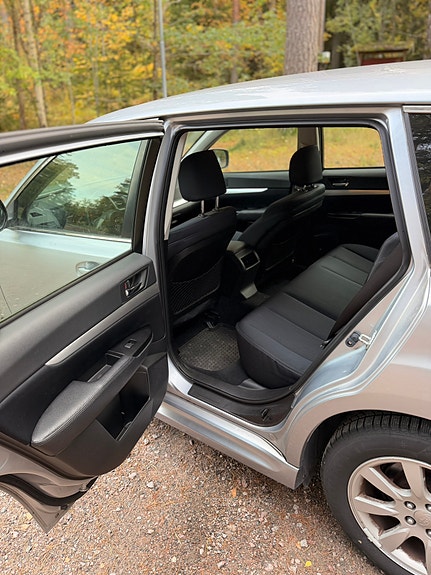 Subaru Legacy 7 of 12