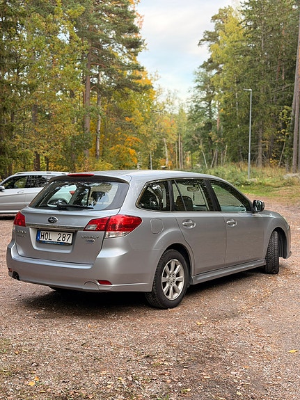Subaru Legacy 5 of 12