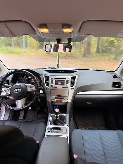Subaru Legacy 9 of 12
