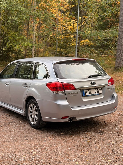 Subaru Legacy 4 of 12