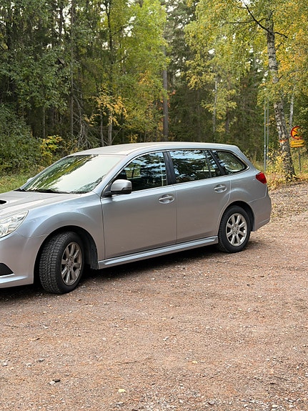 Subaru Legacy 3 of 12