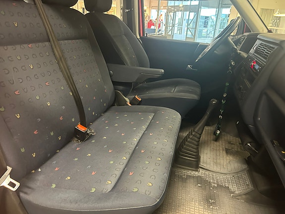 Volkswagen Caravelle 4 of 4