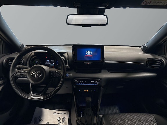 Toyota Yaris 10 of 17