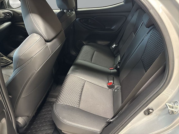 Toyota Yaris 9 of 17
