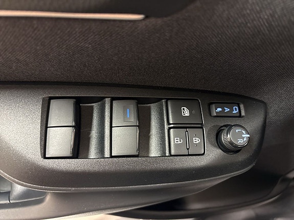 Toyota Yaris 15 of 17