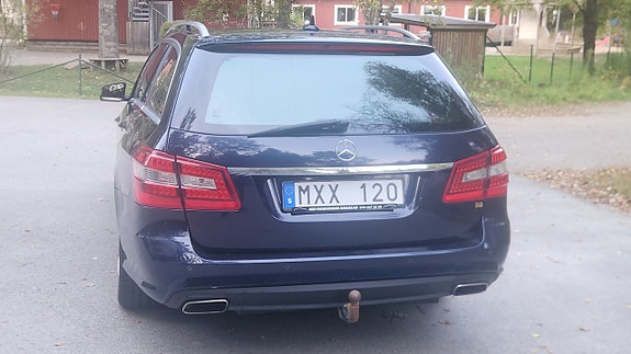 Mercedes-Benz E220 4 of 13