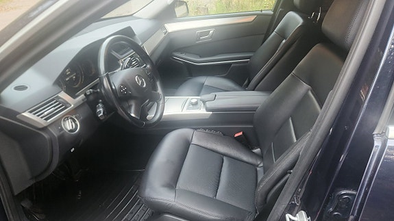 Mercedes-Benz E220 10 of 13