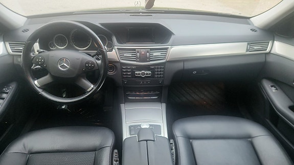 Mercedes-Benz E220 9 of 13