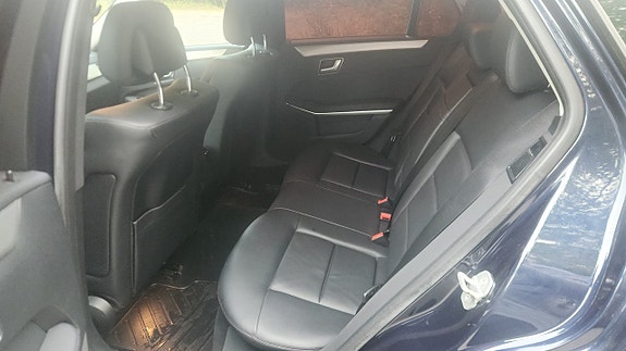 Mercedes-Benz E220 11 of 13