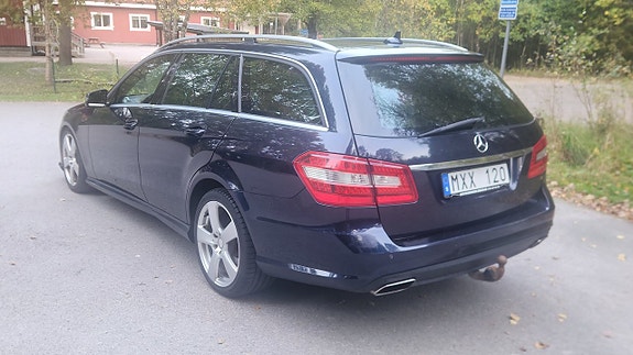 Mercedes-Benz E220 3 of 13