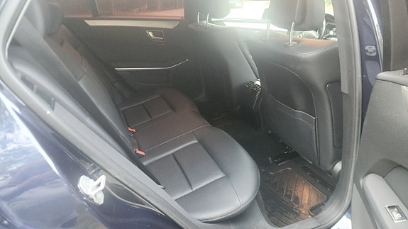 Mercedes-Benz E220 12 of 13